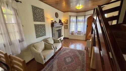 Casa estilo Chalé Suiço 37