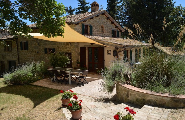 Casa Flori Restored farmhouse with spectacular views of Sibillini Mountains