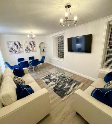 Casa Fresa - 224 King St
