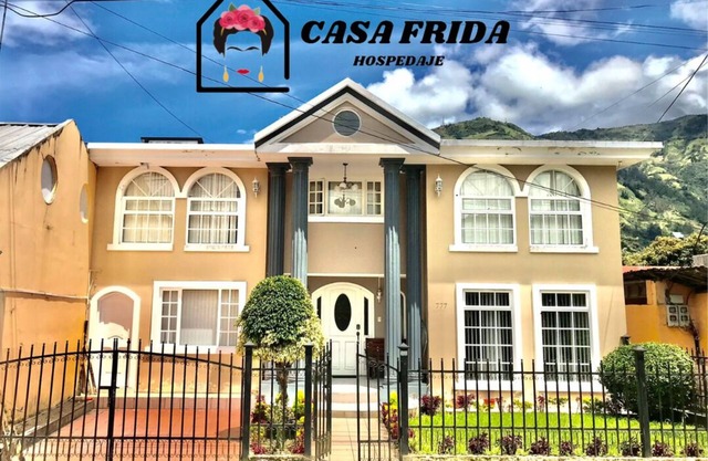 Casa Frida espectacular hospedaje para Familias o Grupos a 4 minutos del centro.