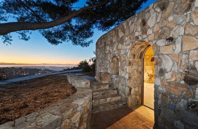 Casa Grotto - 1 Bed Stone Cottage w/Panoramic Ocean Views, Stone Shower, & Gym