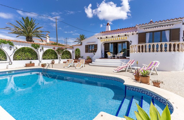 Casa Honiol: Private and spacious villa with sea views