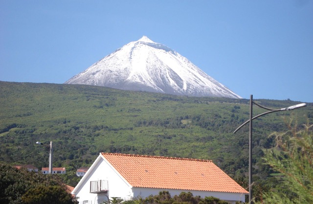 Casa Ilha do Pico - Free Wi-Fi, 200m from natural pools and 50m from the sea