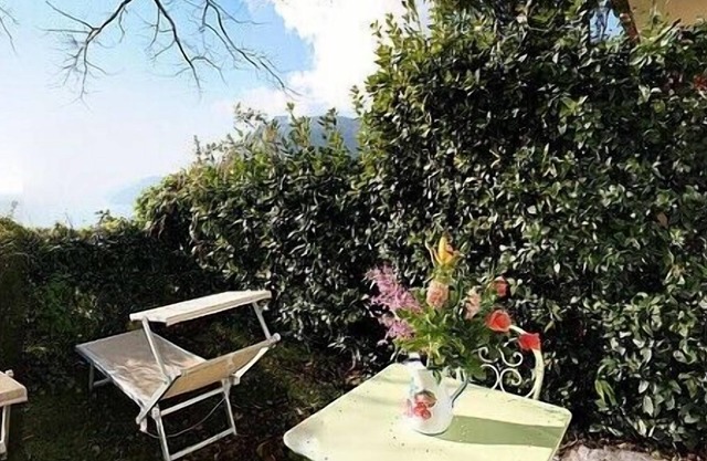 Casa Ilnira A: A bright and cheerful apartment in a quiet position, located on a hillside above the sea, with Free WI-FI.