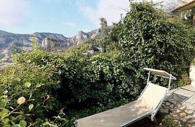 Casa Ilnira E, fully refundable with voucher*: A bright and elegant apartment in a quiet position, located on a hillside above the sea, with Free WI-FI.