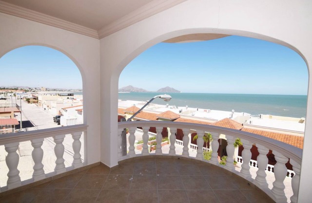 Casa Jerry - San Felipe Accommodation for large groups. 10 bedrooms
