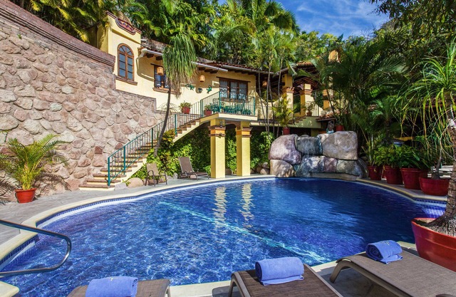 Casa La Villita - Stunning Mexican Villa, Ocean Views, Steps to beach, 4 Staff