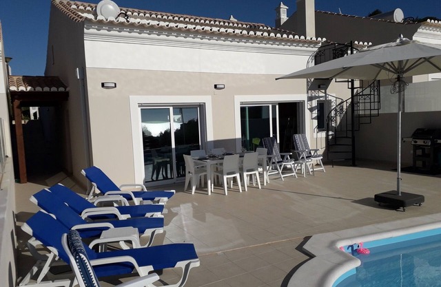 Casa Lema - New Villa & Pool with sea view. Only 8 minutes walk to Salema Beach.