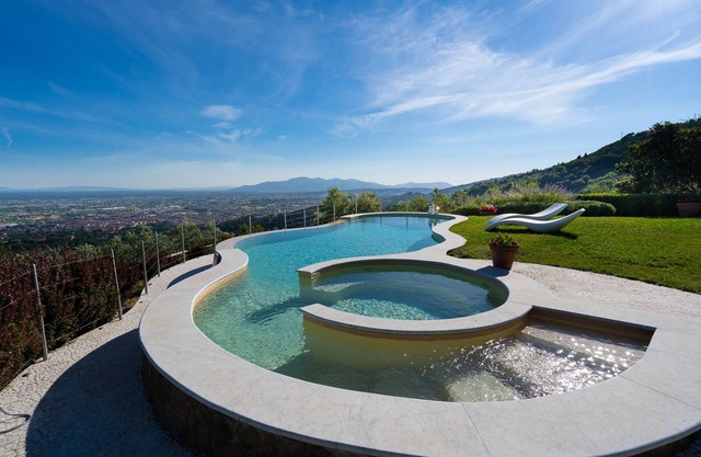 Casa Loretta Luxury Villa With Swimming Pool and Whirlpool