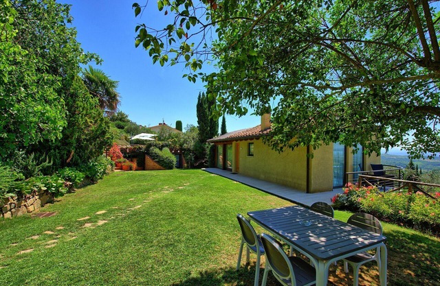 Casa Lucia - Holiday Villa Rental with swimming pool on the hills of Chianti, Tuscany