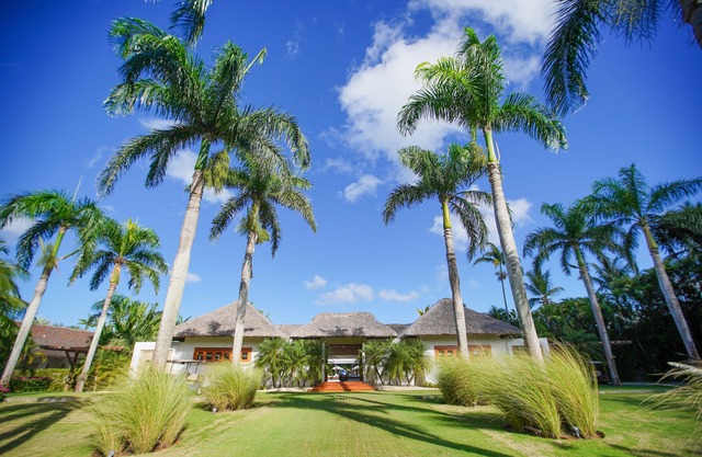 Casa Luna Llena – Luxury Private Villa, Near the Beach, Pool, Golf Carts, Staff