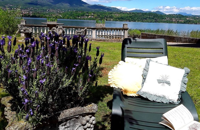 "Casa Magda" entire chalet / cottage with direct access to Lake - ex boathouse