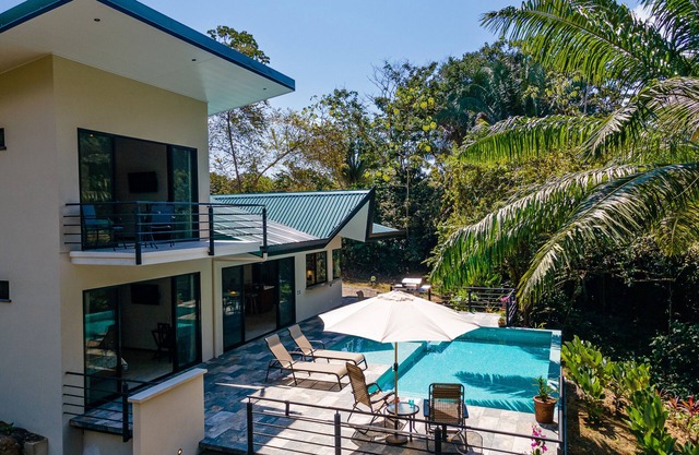 Casa Mamacita: Beautiful new home in peaceful jungle setting