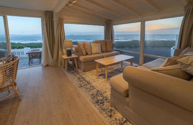 CASA MARIA - BEACHFRONT COTTAGE ON THE SAND