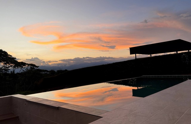 CASA MODERNA EN CERRITOS PEREIRA