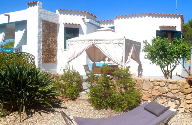 Casa Niperu in the countryside a few meters from the beaches of Cala Ginepro