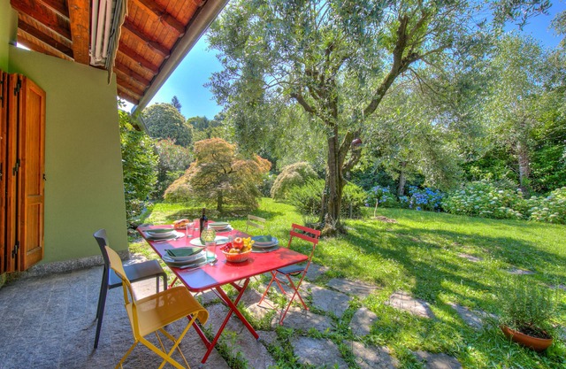 Casa Oliva Garden and Relax, Laveno Mombello, Italy