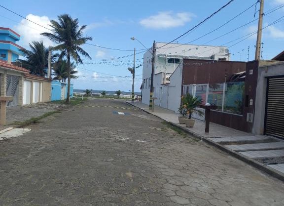Casa pé na areia (50 mestros da praia)