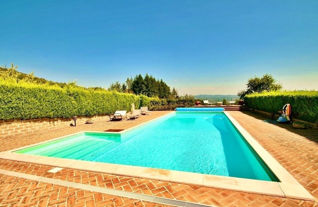 Casa Riozzo. PRIVATE TENNIS, PRIVATE POOL, out/indoor kitchens, free wifi