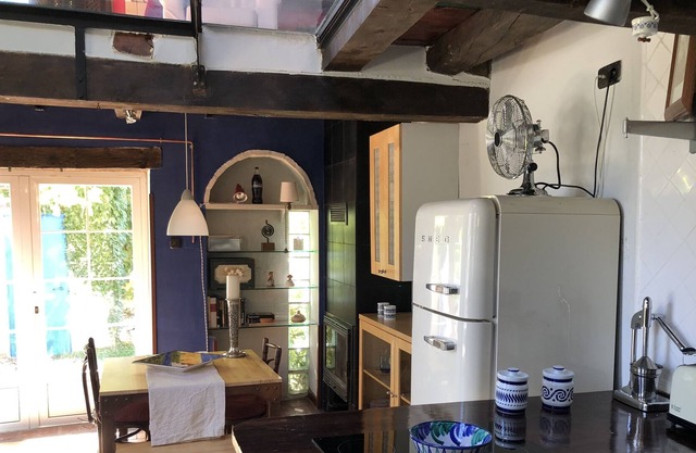 Casa Rural De Añil, garden + porch + wifi + netflix. In the center of the province