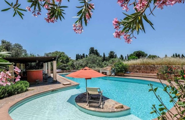 Casa Rustico, large pool, 350m from the beach, by the river.