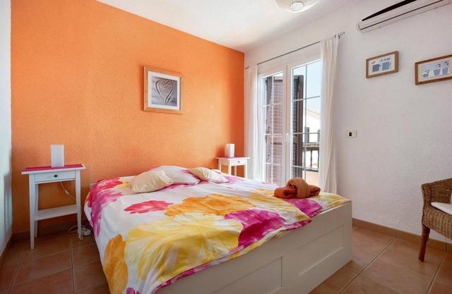 Casa Sarita - private colorful vacation home in Chayofa with pool