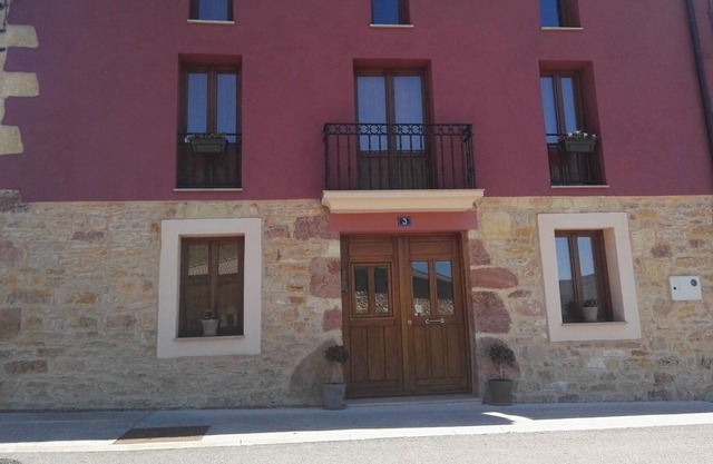 Casa situada en el valle de Valdegovia .