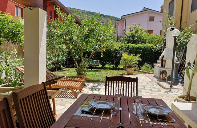 Casa STELLA MARINA, 150m to beach, veranda, garden, bbq, air conditioners, WIFI.