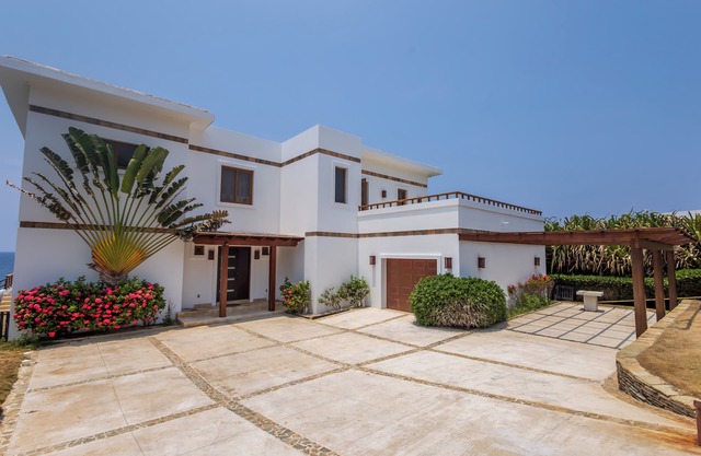 CASA SUNRISE, luxury beach vacation house.