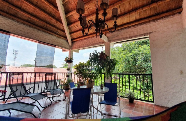 Casa Tipo Colonial con Ambiente Natural