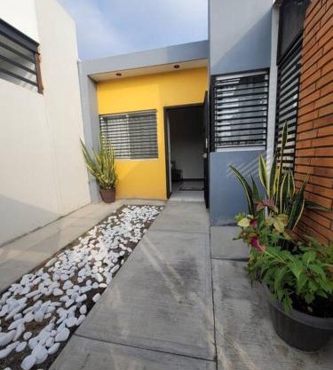 Casa totalmente nueva,2 cuartos 2 baños -Muy Segura