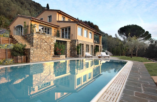 CASA TUA NEWLY RENOVATED HILLSIDE VILLA, 300 M² BREATH-TAKING POOL SEA VIEW