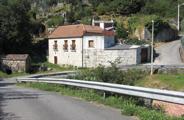 Casa Ubicada en un Entorno Rural Cercano a los Pueblos de Combarro y Sanxenxo