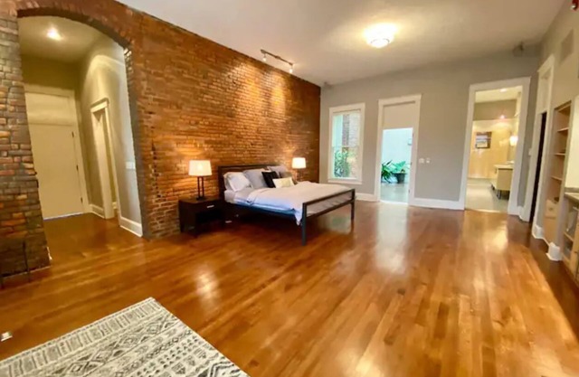 Casa Urbana's - Tuller Primary Suite