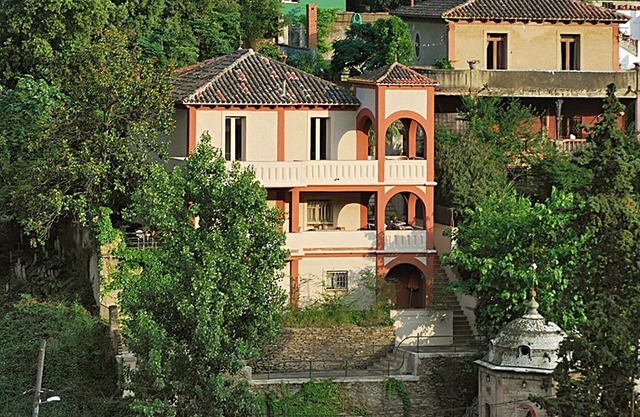 "Casabelladona: Beautiful villa surrounded by forest at the city's edge."