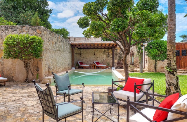 CasaBlanca Living 3 Bed, 3 Bath Modern, Colonial, Hacienda Syle, Luxury Rental