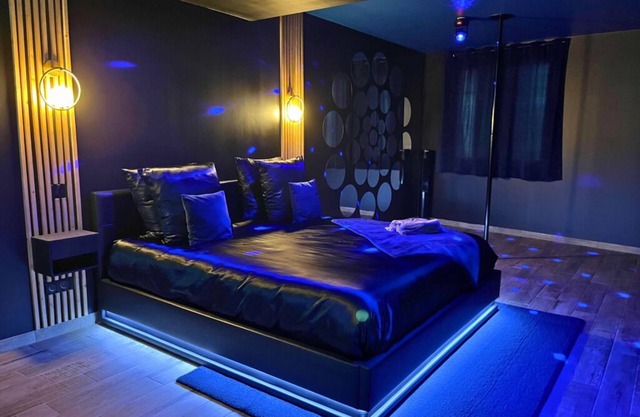 Casanova Suite : Private SPA and Escape Love Game