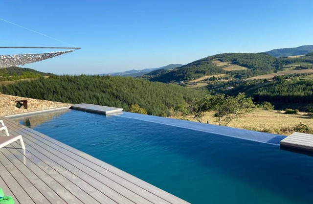 CASARIOU Les Bernards Villa Grande bâtisse 12p avec cheminée bain nordique billiard piscine