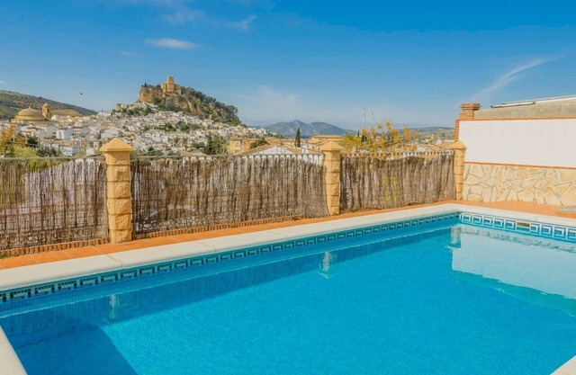 Casas de Paquita - El Mirador Montefrío by Ruralidays