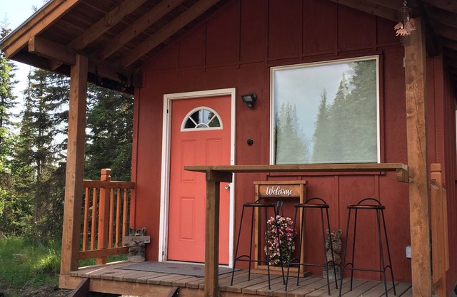 Casey’s Bear Den is a cozy cabin near Johnson Lake and the Kasilof River