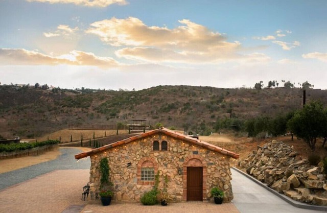 Casita Vino - Dog-Friendly Vineyard Retreat & Stay
