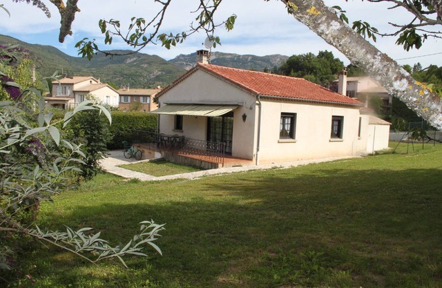 CASTELLANE GORGES DU VERDON HOUSE WITH LARGE GARDEN