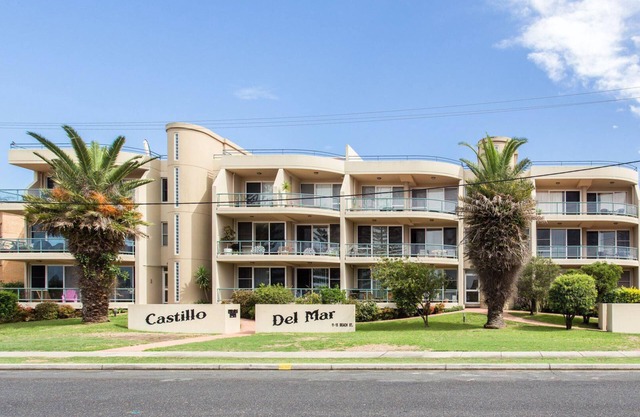 Castillo Del Mar 10 - Overlooking the Lake