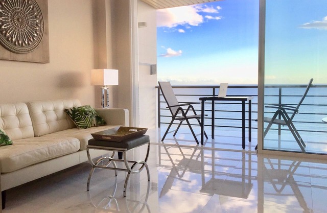 Castillo Santa Clara First line Carihuela beach. Wifi. Satellite TV Southwest