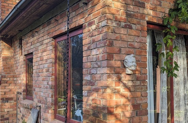 Castle Carey. Renovated. Stylish. Comfortable