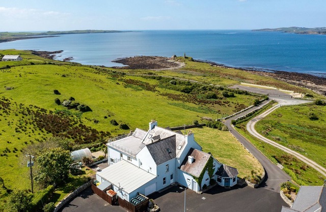 ★ CASTLE MURRAY | SLEEPS 22 | MAJESTIC VIEWS OF THE WILD ATLANTIC★