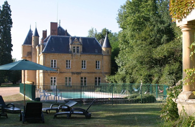 Castle -private swimming pool - possibility 32 persons (dependances up to 12