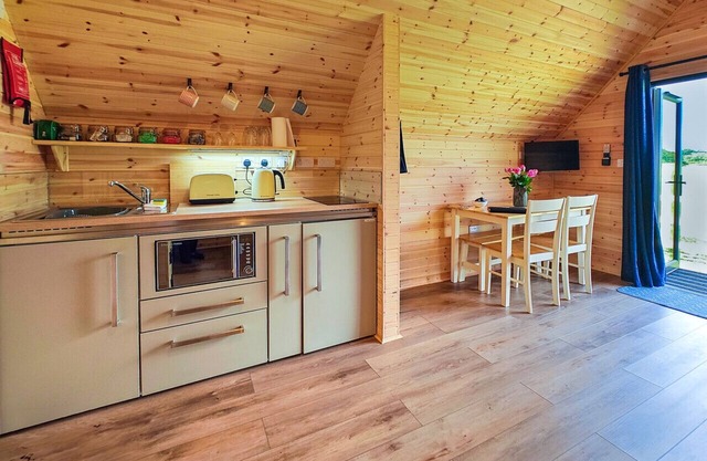 Castle Rock Cabin - One Bedroom House, Sleeps 2