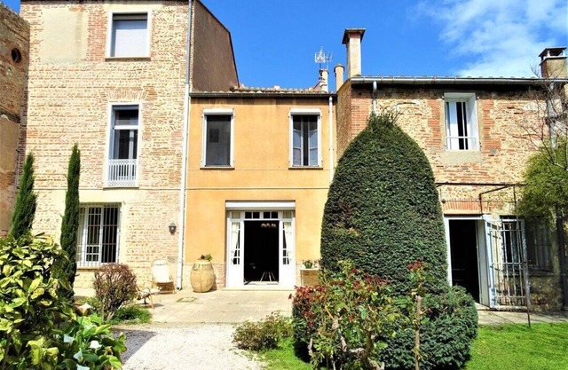 Catalan bastide dating from the 11th century renovated very nice amenities in a quiet area