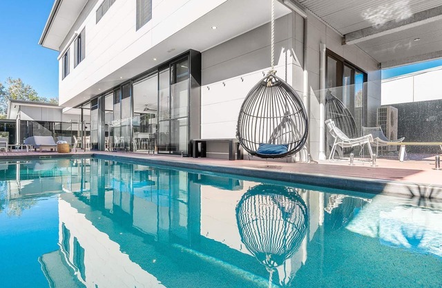 Catalinas - Byron Bay villa near beach with pool